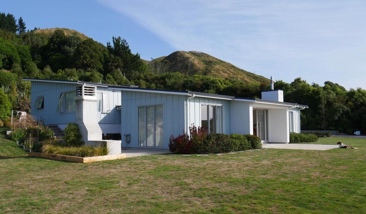 Aston Road Villa Bed & Breakfast Waikanae Exterior photo